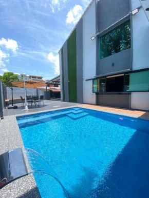 LYL Jaccuzi Private Pool House - 16PAX